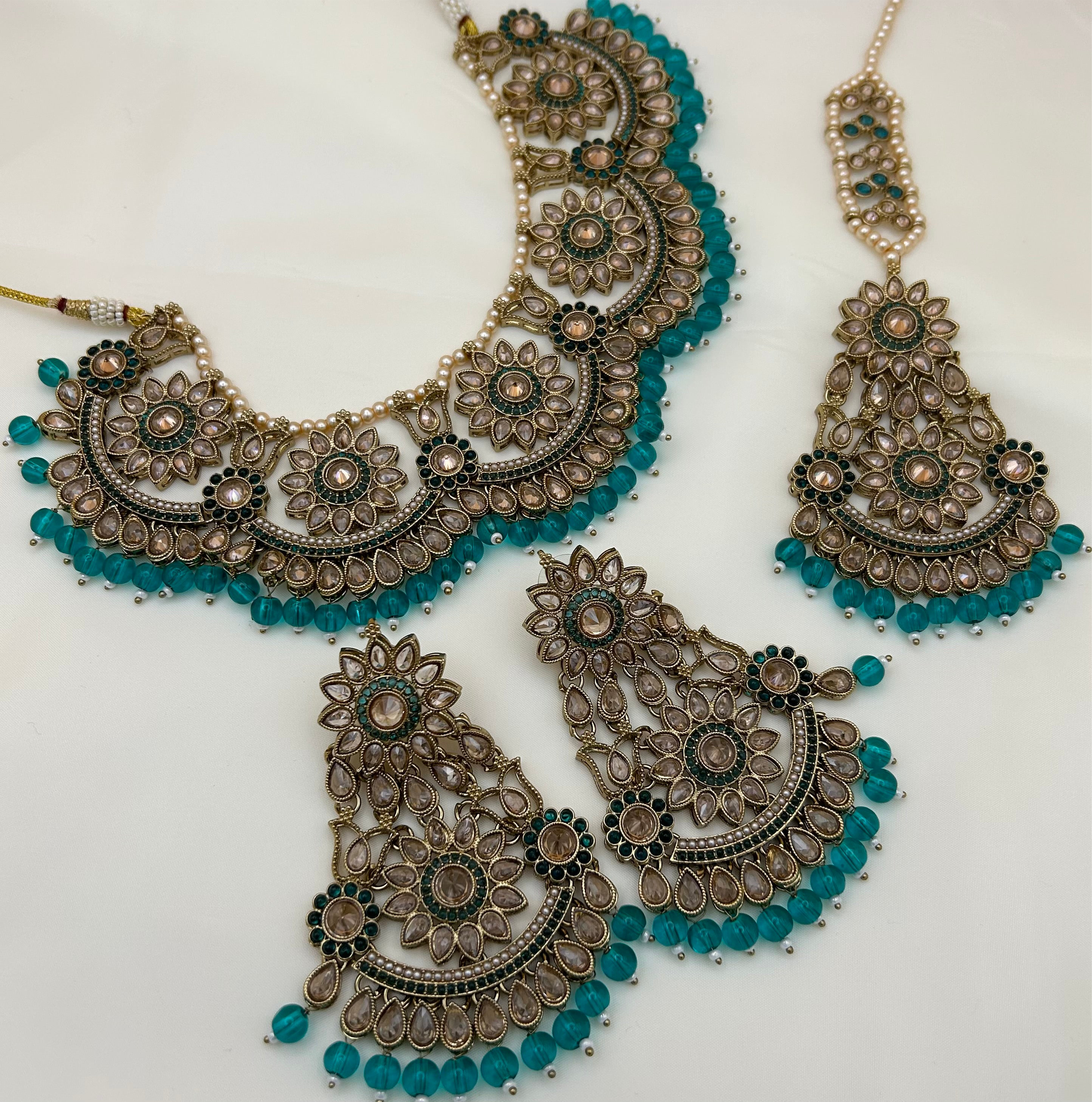 Amara Necklace Set