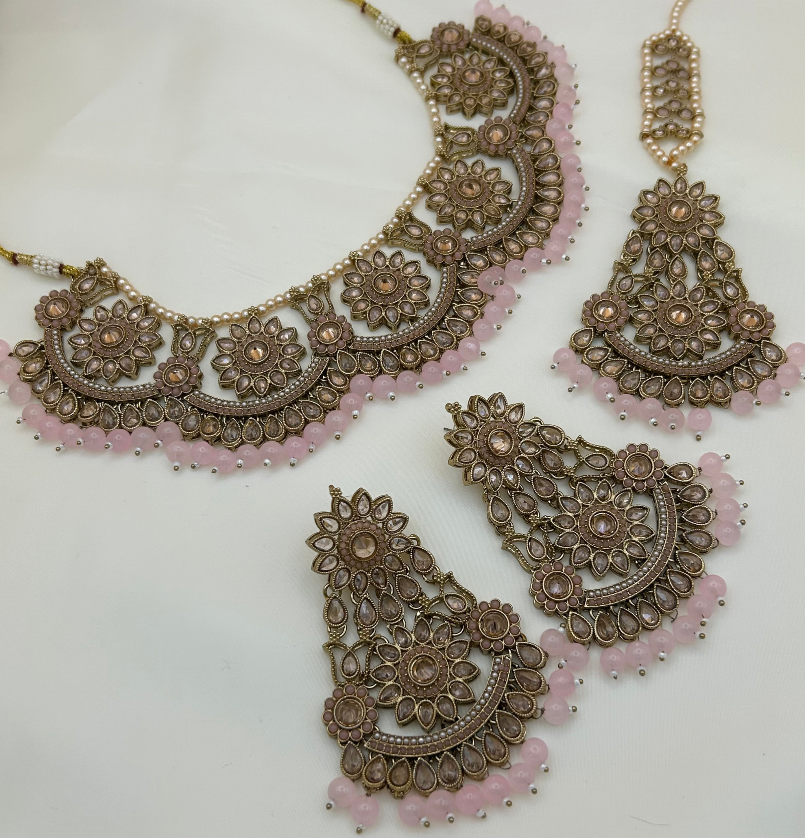 Amara Necklace Set