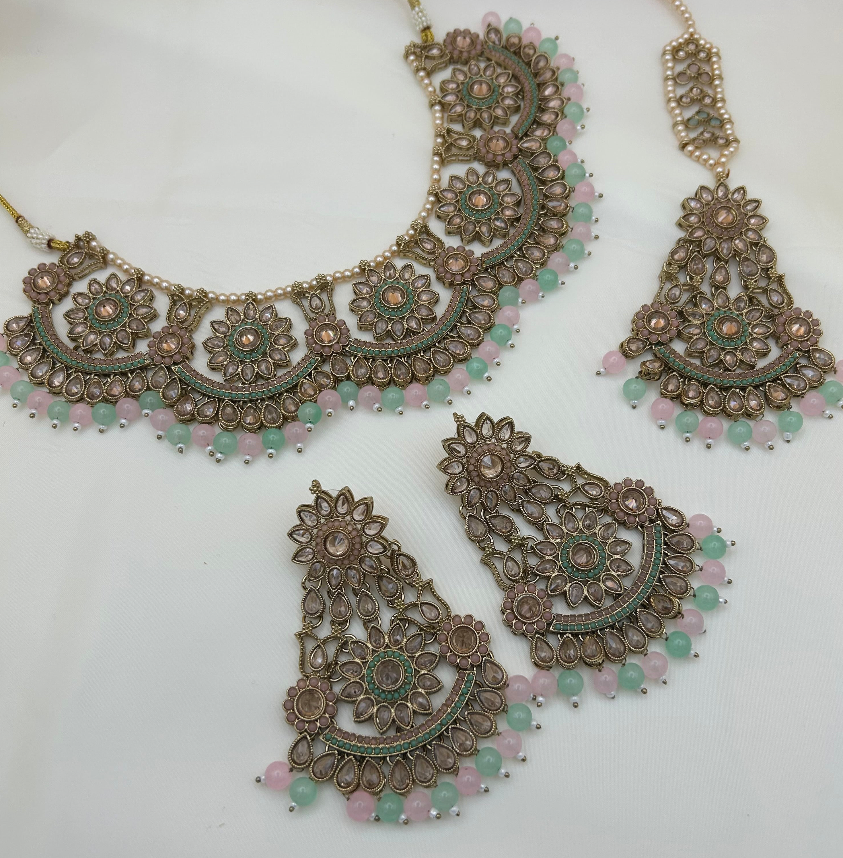 Amara Necklace Set