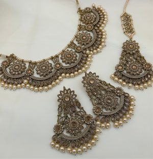 Amara Necklace Set