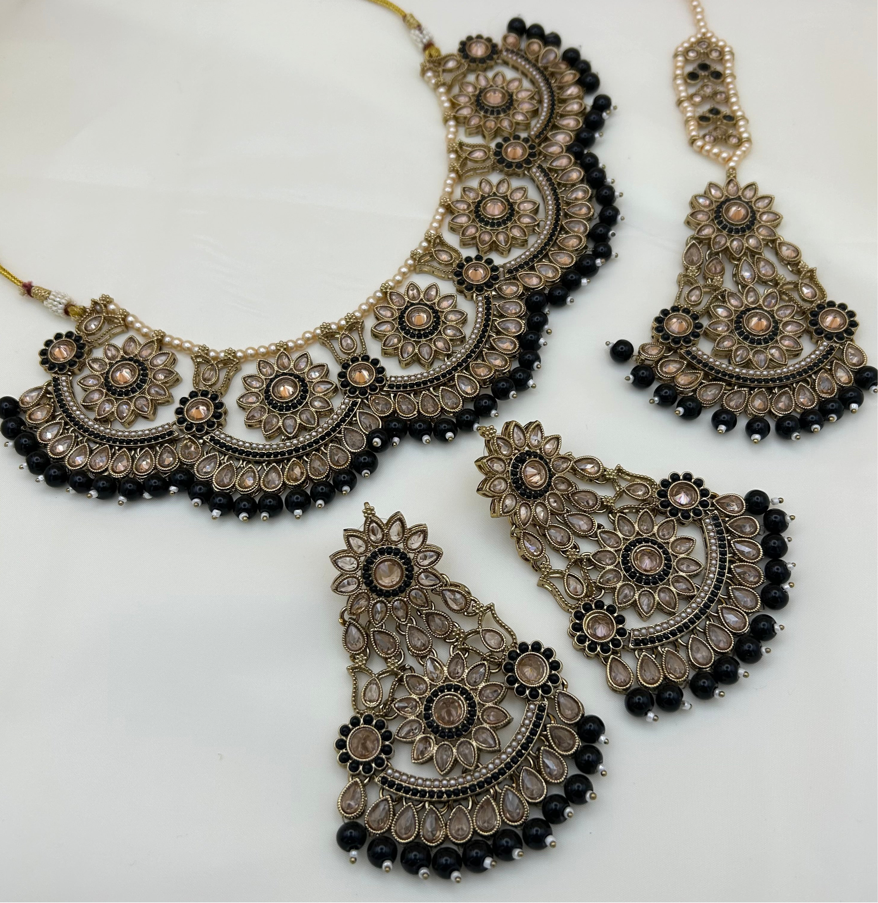 Amara Necklace Set